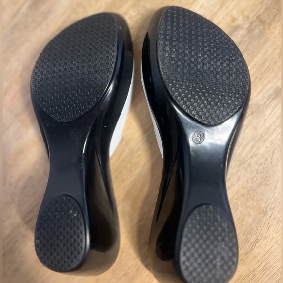 Athena Alexander white sandal wedge - Picture 3 of 3